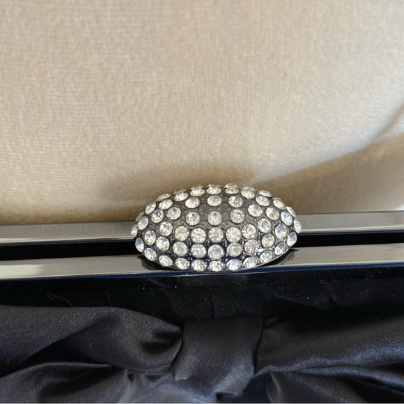 Elegant Black Velvet Clutch with Satin Bow - Picture 2 of 10